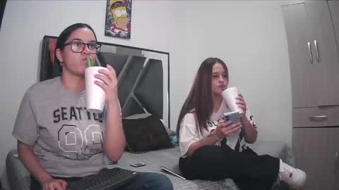 Snapshot of chloe_hotx chatting on 09-21-25, 01:40 Chloe and Danna online show from 09-21-25, 01:40