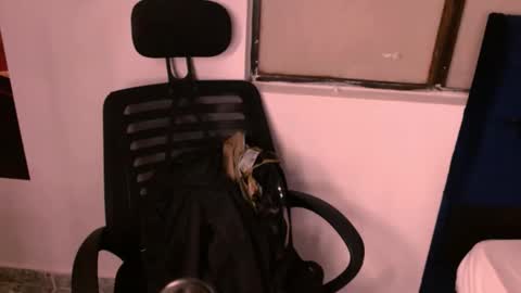 Snapshot of chloe_petite0 chatting on 11-08-25, 07:01 Chloe online show from 11-08-25, 07:01