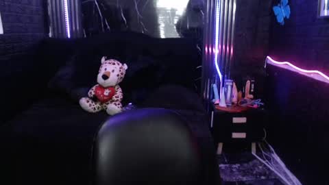 Snapshot of chloe_smith5 chatting on 04-22-26, 02:40 chloe_smith5 online show from 04-22-26, 02:40