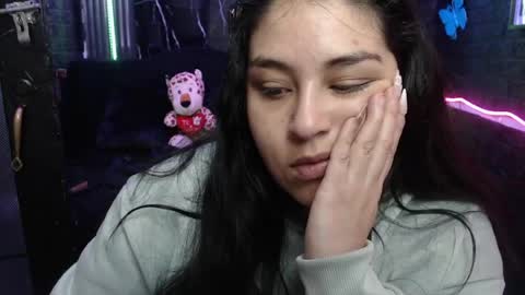 Snapshot of chloe_smith5 chatting on 04-28-26, 01:05 chloe_smith5 online show from 04-28-26, 01:05
