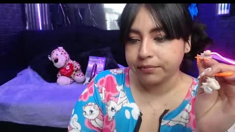 Snapshot of chloe_smith5 chatting on 05-11-26, 03:18 chloe_smith5 online show from 05-11-26, 03:18