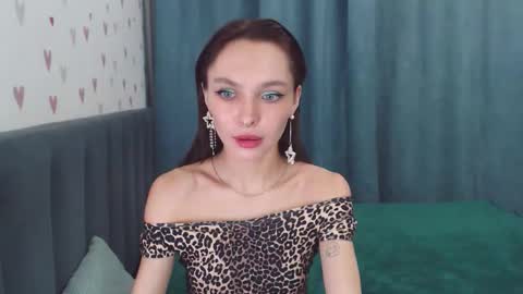 Snapshot of chloe_sunny chatting on 10-28-25, 02:31 Chloe online show from 10-28-25, 02:31