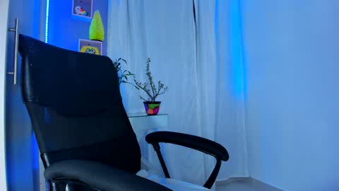 Chloe Miller  online show from 12-25-24, 12:05