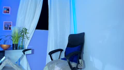 Chloe Miller  online show from 01-15-25, 03:33