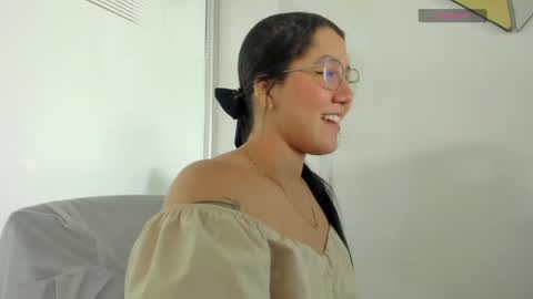 Snapshot of chloe_thomsoon chatting on 05-07-26, 08:47 chloe_thomsoon online show from 05-07-26, 08:47