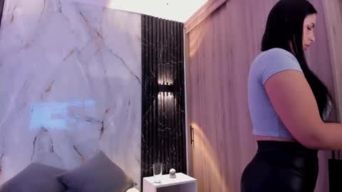 chloe online show from 10-14-25, 10:27