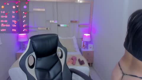 Chloe online show from 02-06-25, 01:32