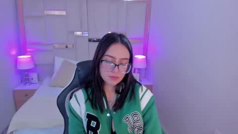 Chloe online show from 02-25-25, 04:42