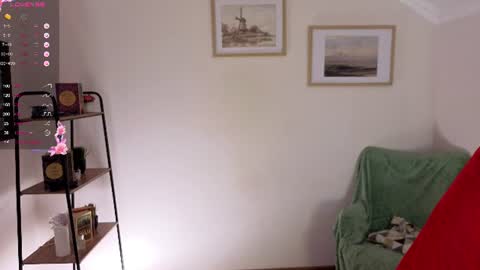 Snapshot of chloe_wewood chatting on 07-12-26, 03:03 Sofia online show from 07-12-26, 03:03