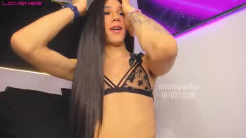 Im Chloe    independent account      online show from 02-01-26, 10:14