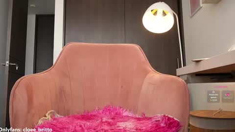 cloe online show from 10-10-25, 05:23