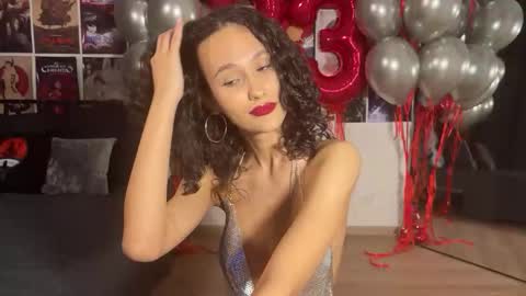 chloe online show from 11-11-25, 01:05