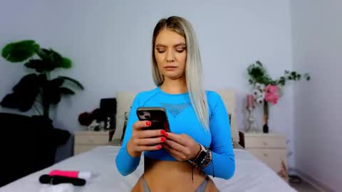 Snapshot of chloecheryy chatting on 10-01-25, 04:18 Chloe online show from 10-01-25, 04:18