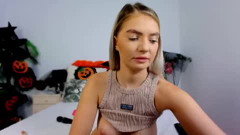 Snapshot of chloecheryy chatting on 10-26-25, 05:02 Chloe online show from 10-26-25, 05:02