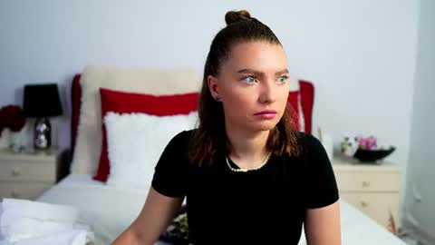 Chloe online show from 06-14-26, 04:25