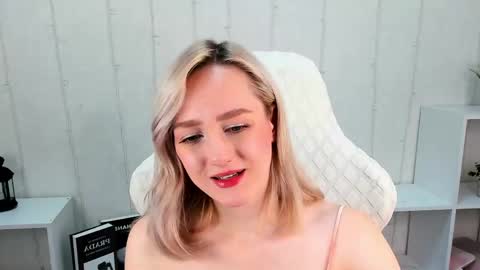 Chloe Deccker online show from 06-04-26, 01:22
