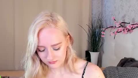 Chloe Deccker online show from 06-17-26, 01:08