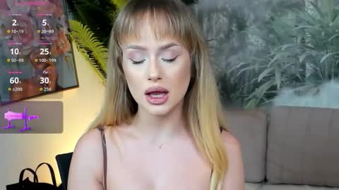 Snapshot of chloeebee chatting on 11-17-25, 08:58 Chloee online show from 11-17-25, 08:58