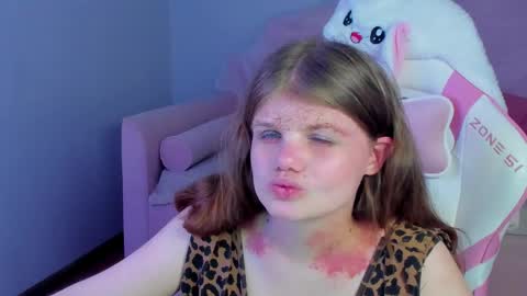 ChloeHalses online show from 05-05-26, 05:10