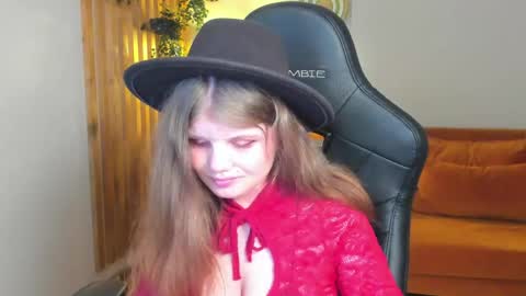 ChloeHalses online show from 05-10-26, 05:07