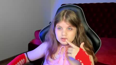 ChloeHalses online show from 06-14-26, 05:04