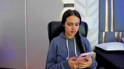  Chloe Harper  online show from 06-25-26, 11:48