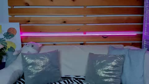 Snapshot of chloejenyss chatting on 11-15-25, 01:25 Chloe online show from 11-15-25, 01:25