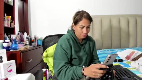 chloemiller   online show from 01-31-25, 03:20