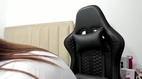 chloemiller   online show from 10-23-25, 11:14