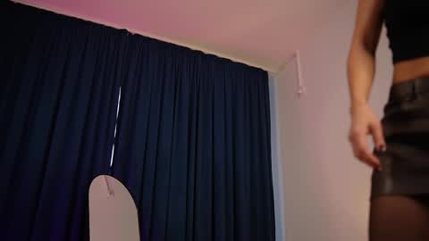 chloemin_ online show from 11-06-25, 07:09