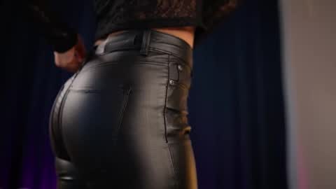 chloemin_ online show from 11-12-25, 07:09