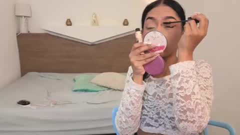 C H L O E online show from 01-13-26, 01:16