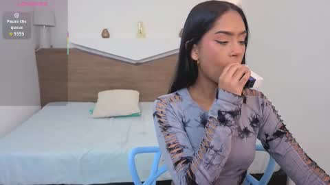 C H L O E online show from 01-19-26, 09:24