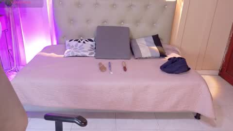 Chloe rosse online show from 10-15-25, 01:17