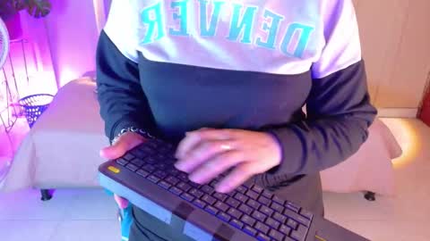 Snapshot of chloerossee chatting on 02-14-26, 01:24 Chloe rosse online show from 02-14-26, 01:24