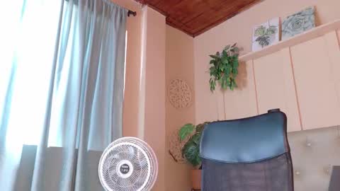 Snapshot of chloerossee chatting on 02-14-26, 07:10 Chloe rosse online show from 02-14-26, 07:10