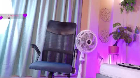 Snapshot of chloerossee chatting on 02-20-26, 01:13 Chloe rosse online show from 02-20-26, 01:13