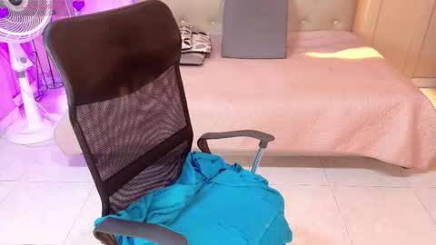 Snapshot of chloerossee chatting on 02-28-26, 01:28 Chloe rosse online show from 02-28-26, 01:28