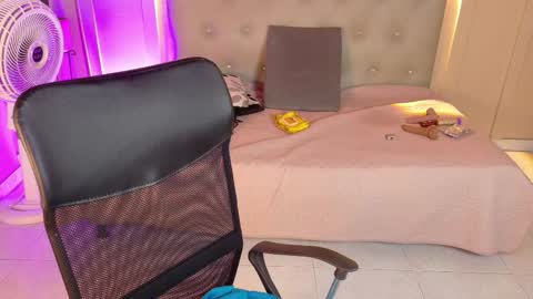 Snapshot of chloerossee chatting on 03-04-26, 01:22 Chloe rosse online show from 03-04-26, 01:22