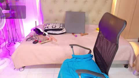 Snapshot of chloerossee chatting on 03-06-26, 02:08 Chloe rosse online show from 03-06-26, 02:08