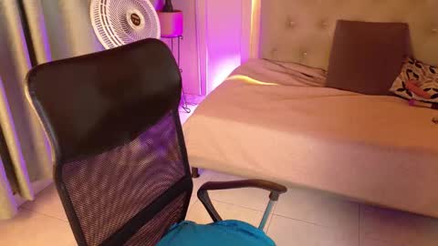 Snapshot of chloerossee chatting on 03-20-26, 01:21 Chloe rosse online show from 03-20-26, 01:21