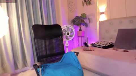 Snapshot of chloerossee chatting on 03-28-26, 01:16 Chloe rosse online show from 03-28-26, 01:16