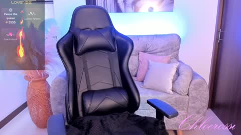 Snapshot of chloerossi chatting on 12-13-24, 09:30 Laura online show from 12-13-24, 09:30