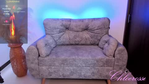 Snapshot of chloerossi chatting on 02-07-25, 07:59 Laura online show from 02-07-25, 07:59