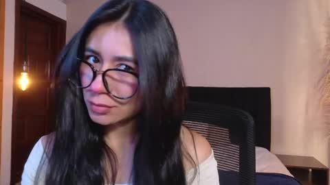 ChloeTurner  online show from 05-01-26, 12:32