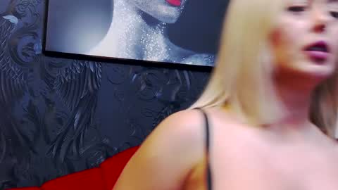 Snapshot of chloevee chatting on 01-20-25, 10:07 Chloe Vee online show from 01-20-25, 10:07