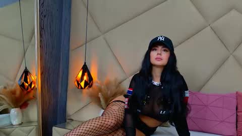 Snapshot of chloevee chatting on 10-03-25, 06:10 Chloe Vee online show from 10-03-25, 06:10