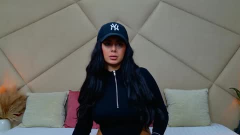 Snapshot of chloevee chatting on 10-09-25, 05:05 Chloe Vee online show from 10-09-25, 05:05