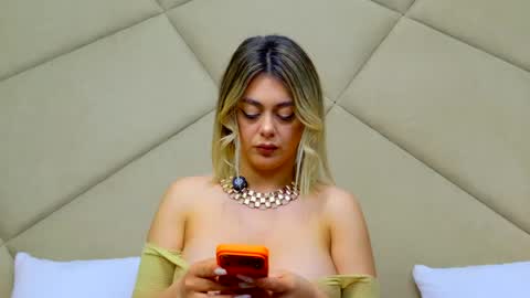 Chloe Vee online show from 05-05-26, 05:04