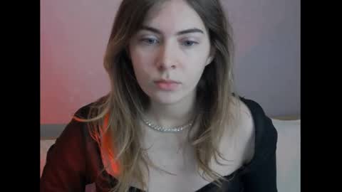chloi_hes online show from 12-22-24, 08:38